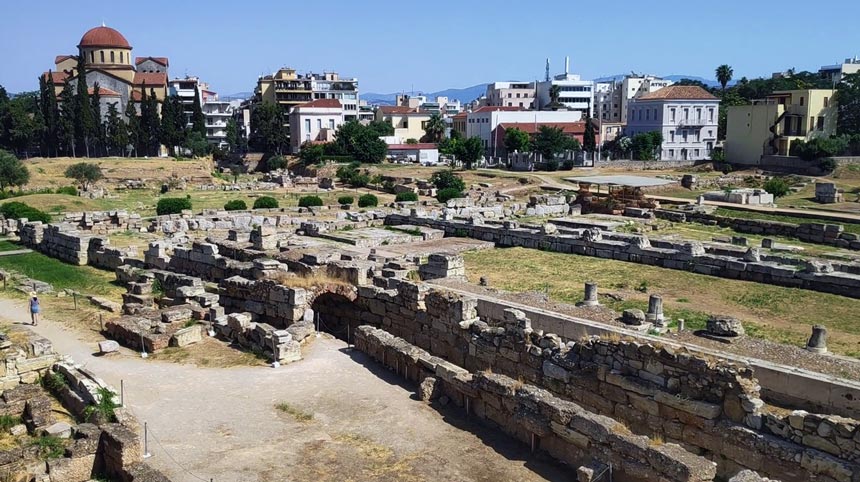 Ruins in the area of Thision.