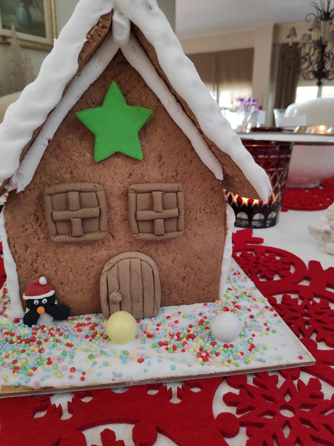 A Christmas cake in the shape of a house. Image by Velvet.