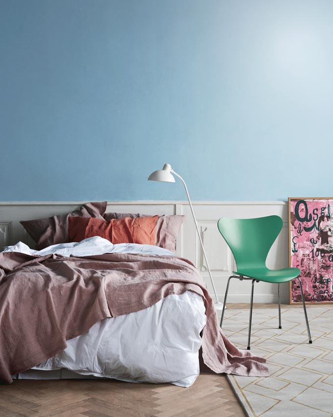 Maximalism in interior design is rising. Here the Series 7™ Chair designed by Arne Jacobsen in green styled in a minimal but colorful Scandi inspired bedroom with hints of pluralism. Image: Nest.co.uk. 1955 that has become one of the worlds most recognisable chairs.