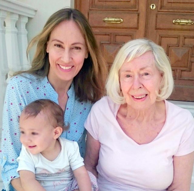 Velvet with her mom and daughter.