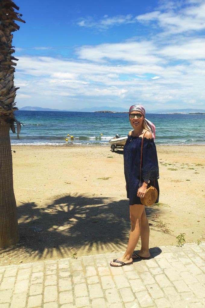 Elisabeth in a navy blue Bardot dress. A sandy beach in the background makes the perfect backdrop. This is what you can wear to a Greek island.