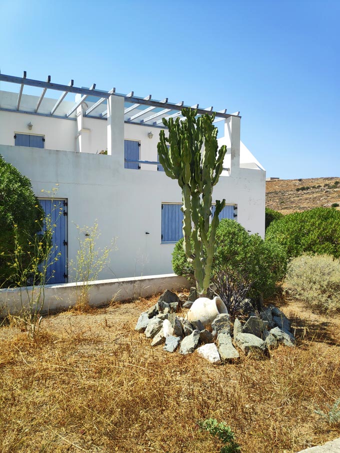 An example of a house with typical Cycladic architecture.
