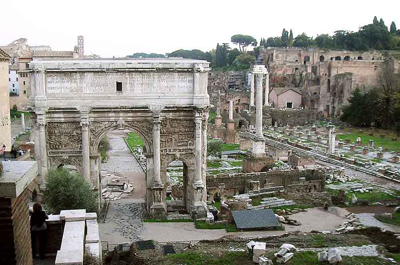 View of the Roman Forum (ruins) in Rome. Image by Velvet for Te Esse.