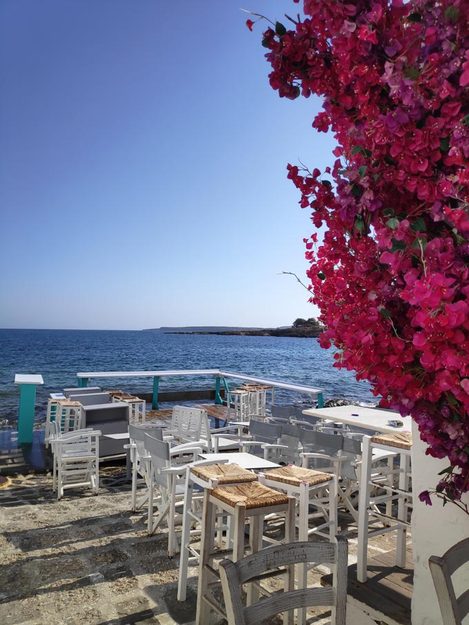 View of the Aegean from Naoussa, the seaside village in Paros. Image by Velvet.