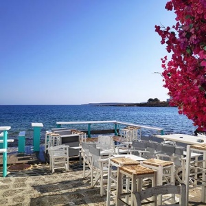 View of the Aegean from Naoussa, the seaside village in Paros. Image by Velvet.