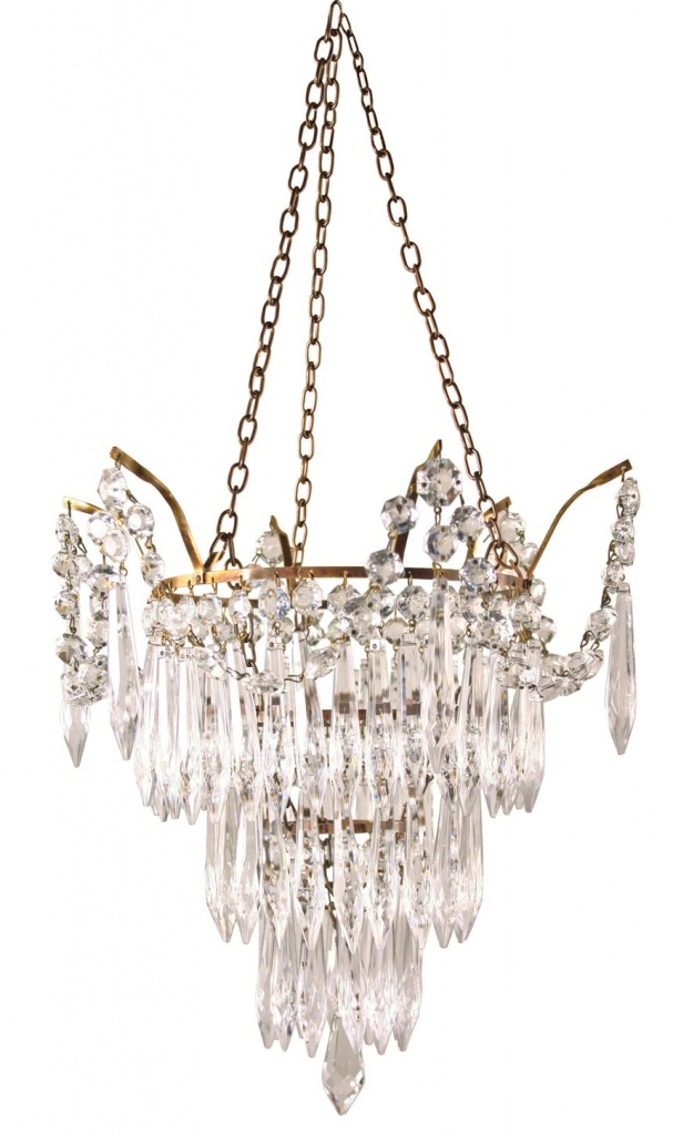 A stunning crystal chandelier. Image by Fritz Fryer. Just perfect for a French interior design style inspired room.