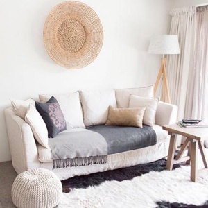 A white minimal living space with touches of organic hues to make it feel warm and cozy.