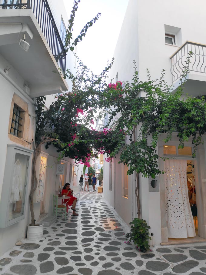 A small alley between white washed buildings in Parikia Paros.