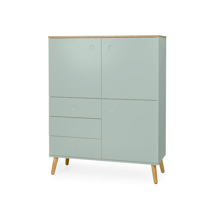 A Scandi inspired highboard with a pastel green facade. Looks like Tranquil Dawn color of the Year 2020. Image by designbotschaft GmbH.