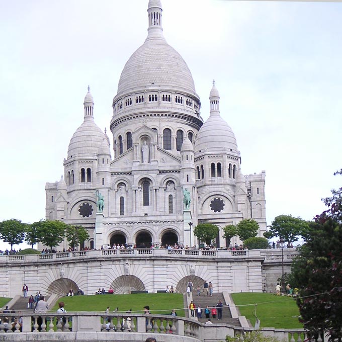 The Basilica of the Sacred Heart in Paris (Basilique du Sacre Coeur). One of the iconic buildings to see. Image by Velvet.