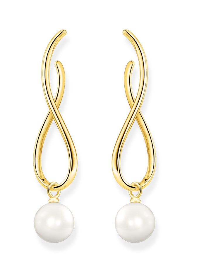 A pair of pendant earrings with pearls. Image: Thomas Sabo.