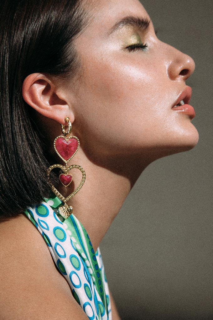 Latest Jewerly trends: Colored jewelry. A statement earring with hearts never goes un-noticed. Image: Mountain & Moon.