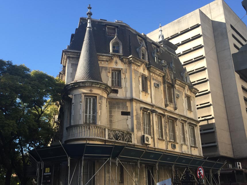 Two different types of architectural styles in Buenos Aires.