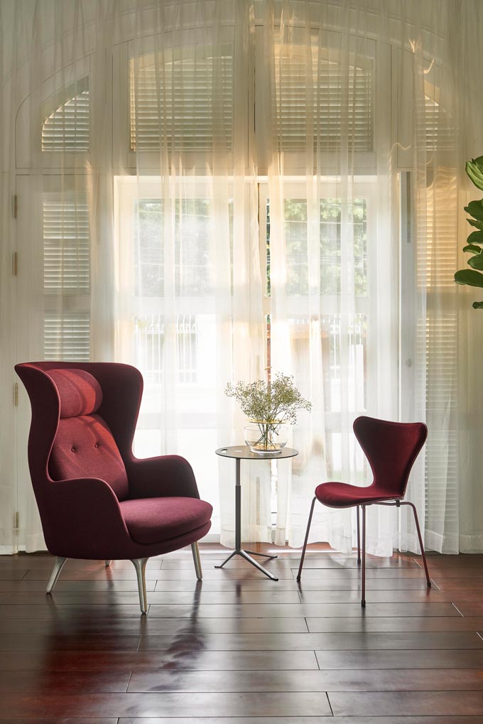 Decorating with velvet - how about the Seriew 7 Fritz Hansen chair in velvet - part of the SS20 collection. Image: Nest.co.uk.