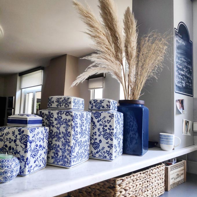 Natural touch from natural materials combined with blue-based vases.