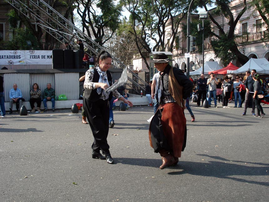 A traditional dance performed by two dancers during the Fiesta de Mataderos.