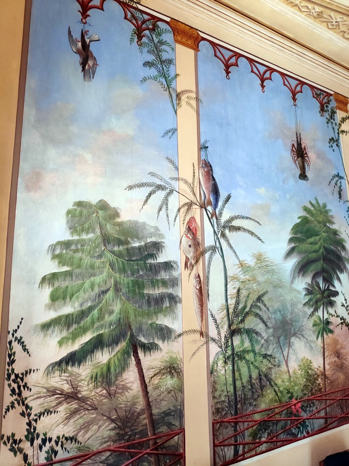 Part of a wall mural in the once dining room of a private mansion, now Chamber of Commerce in Hermoupolis. Image: Velvet Karatzas.