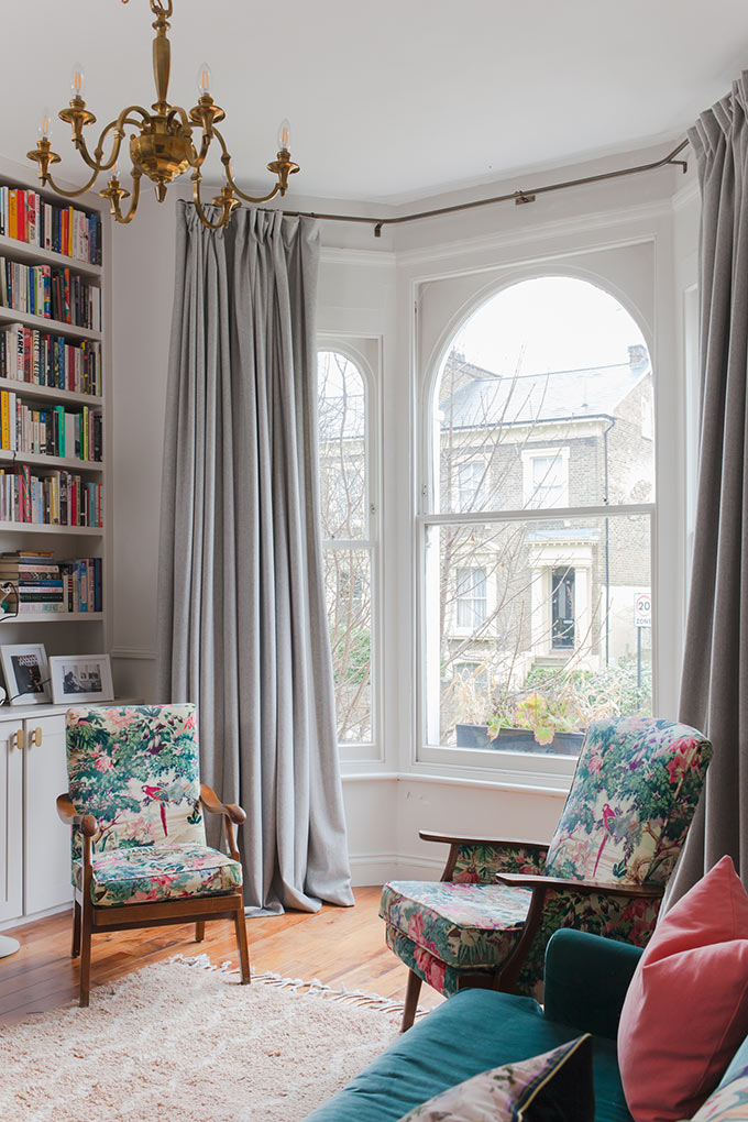 That curtain! A sitting room with bay windows and a curtain hanging. Image: Stitched.co.uk.