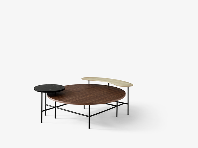 A packshot of the Palette JH25 Coffee Table in walnut. Image: &Tradition.